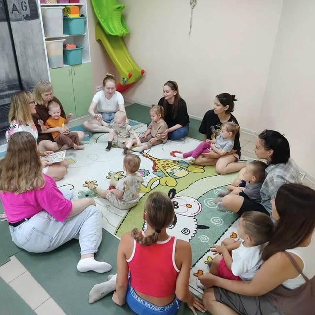 Мамы и дети на занятии